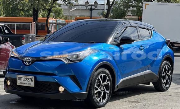 ซื้อ รถมือสอง Toyota C-HR สีน้ำเงิน รถยนต์ ใน %{เมือง} ใน กรุงเทพมหานคร