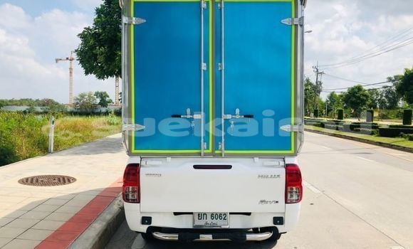 Buy Used Toyota Hiluxe Revo White Car in Bangkok in Bangkok Buy Used Toyota Hiluxe Revo White Car in Bangkok in Bangkok