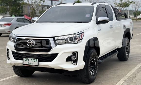 Buy Used Toyota Hiluxe Revo White Car in Bangkok in Bangkok