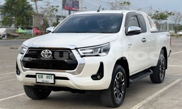 Buy Used Toyota Hiluxe Revo White Car in Bangkok in Bangkok