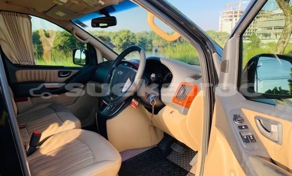 Buy Used Hyundai H1 Silver Car in Bangkok in Bangkok Buy Used Hyundai H1 Silver Car in Bangkok in Bangkok