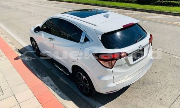 Buy Used Honda HR-V White Car in Bangkok in Bangkok Buy Used Honda HR-V White Car in Bangkok in Bangkok