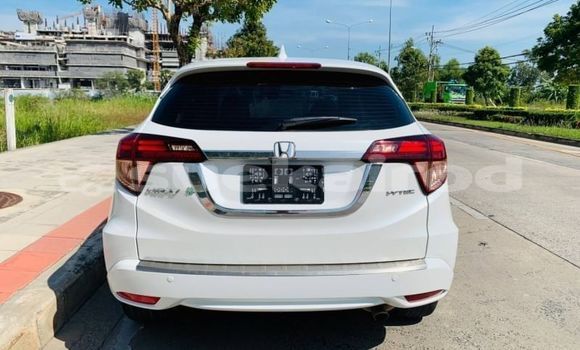 Buy Used Honda HR-V White Car in Bangkok in Bangkok Buy Used Honda HR-V White Car in Bangkok in Bangkok