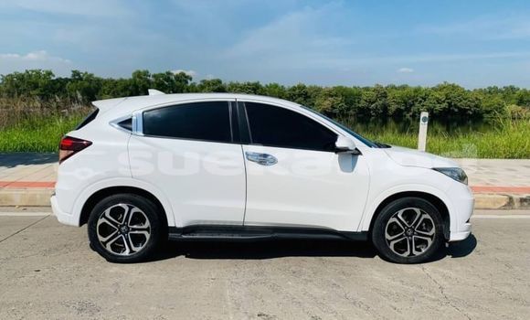 Buy Used Honda HR-V White Car in Bangkok in Bangkok Buy Used Honda HR-V White Car in Bangkok in Bangkok