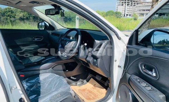 Buy Used Honda HR-V White Car in Bangkok in Bangkok Buy Used Honda HR-V White Car in Bangkok in Bangkok