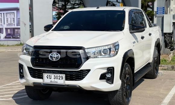 Buy Used Toyota Hiluxe Revo White Car in Bangkok in Bangkok