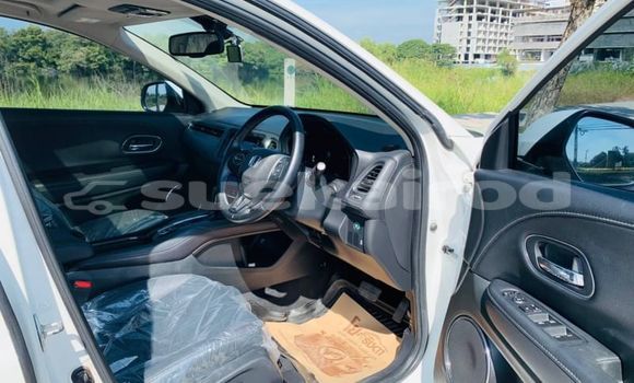 ซื้อ รถมือสอง Honda HR-V สีดำ รถยนต์ ใน %{เมือง} ใน กรุงเทพมหานคร ซื้อ รถมือสอง Honda HR-V สีดำ รถยนต์ ใน %{เมือง} ใน กรุงเทพมหานคร