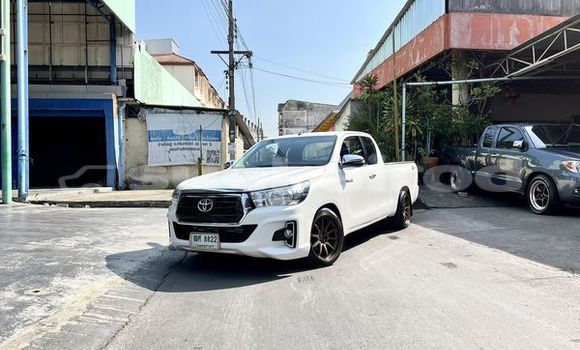 ซื้อ รถมือสอง Toyota Hiluxe Revo ขาว รถยนต์ ใน %{เมือง} ใน กรุงเทพมหานคร