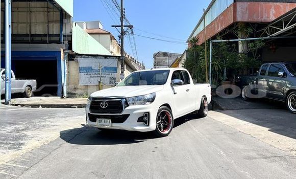 Buy Used Toyota Hiluxe Revo White Car in Bangkok in Bangkok