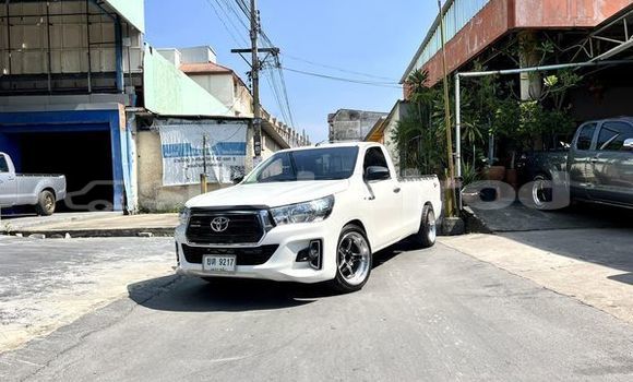 Buy Used Toyota Hiluxe Revo White Car in Bangkok in Bangkok Buy Used Toyota Hiluxe Revo White Car in Bangkok in Bangkok