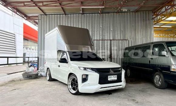 ซื้อ รถมือสอง Mitsubishi Triton ขาว รถยนต์ ใน %{เมือง} ใน กรุงเทพมหานคร