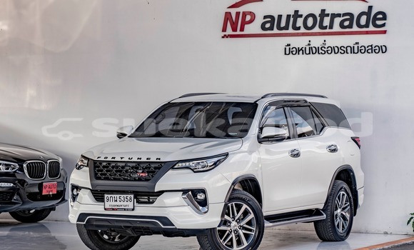 Buy Used Toyota Fortuner White Car in Bangkok in Bangkok