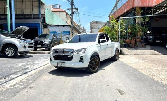 Buy Used Isuzu D-Max White Car in Bangkok in Bangkok