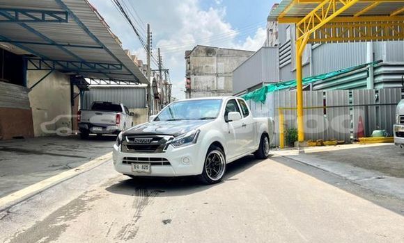 Buy Used Isuzu D-Max White Car in Bangkok in Bangkok