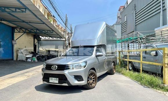 Buy Used Toyota Hiluxe Revo White Car in Bangkok in Bangkok