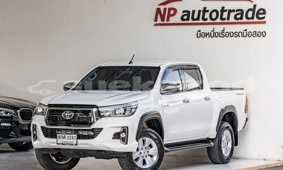 Buy Used Toyota Hiluxe Revo White Car in Bangkok in Bangkok