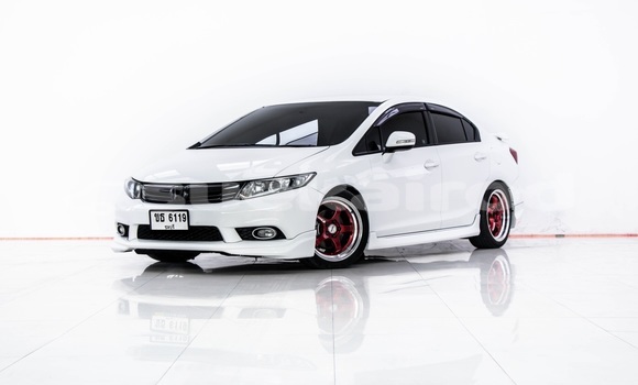 ซื้อ รถมือสอง Honda Civic ขาว รถยนต์ ใน %{เมือง} ใน กรุงเทพมหานคร