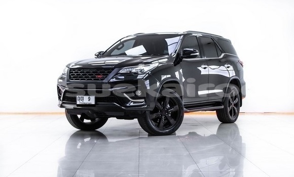 ซื้อ รถมือสอง Toyota Fortuner สีดำ รถยนต์ ใน %{เมือง} ใน กรุงเทพมหานคร