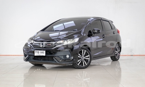 ซื้อ รถมือสอง Honda Jazz สีดำ รถยนต์ ใน %{เมือง} ใน กรุงเทพมหานคร