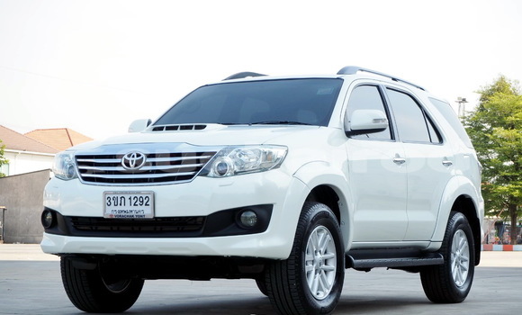 Buy Used Toyota Fortuner White Car in Bangkok in Bangkok