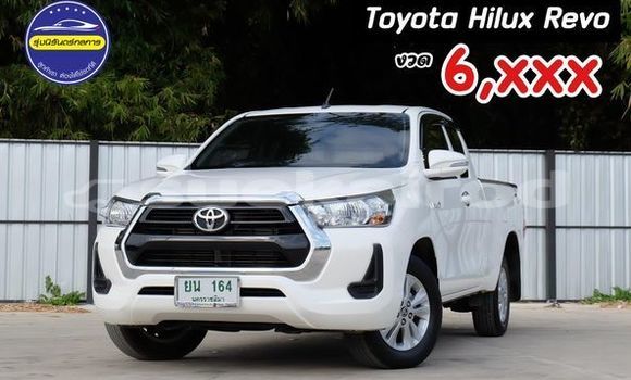 Buy Used Toyota Hiluxe Revo White Car in Bangkok in Bangkok