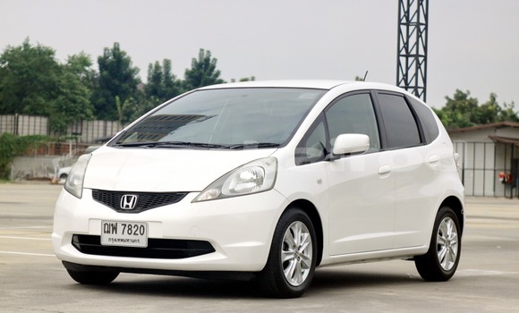Buy Used Honda Jazz White Car in Bangkok in Bangkok