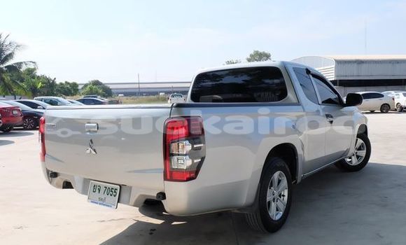 ซื้อ รถมือสอง Mitsubishi Triton เงิน รถยนต์ ใน %{เมือง} ใน กรุงเทพมหานคร ซื้อ รถมือสอง Mitsubishi Triton เงิน รถยนต์ ใน %{เมือง} ใน กรุงเทพมหานคร