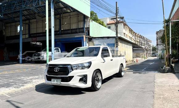 Buy Used Toyota Hiluxe Revo White Car in Bangkok in Bangkok