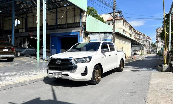 Buy Used Toyota Hiluxe Revo White Car in Bangkok in Bangkok