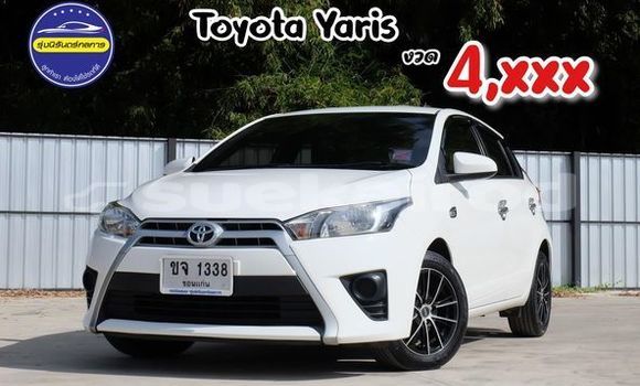 ซื้อ รถมือสอง Toyota Yaris ขาว รถยนต์ ใน %{เมือง} ใน กรุงเทพมหานคร