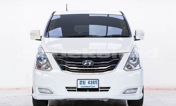 Buy Used Hyundai H1 White Car in Bangkok in Bangkok Buy Used Hyundai H1 White Car in Bangkok in Bangkok