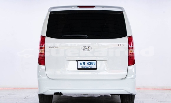 Buy Used Hyundai H1 White Car in Bangkok in Bangkok Buy Used Hyundai H1 White Car in Bangkok in Bangkok