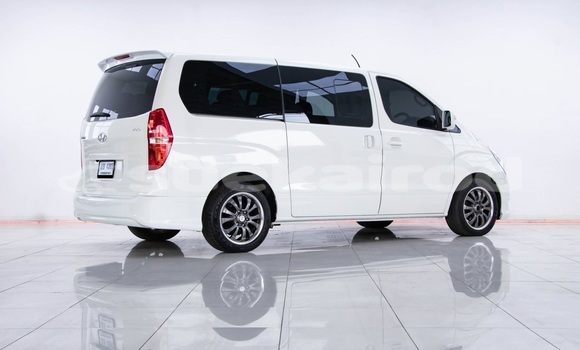 Buy Used Hyundai H1 White Car in Bangkok in Bangkok Buy Used Hyundai H1 White Car in Bangkok in Bangkok