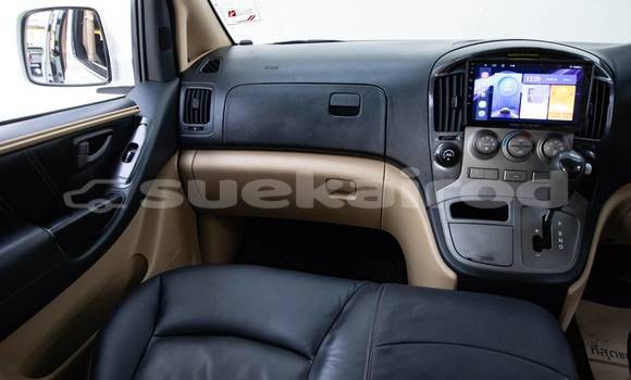 Buy Used Hyundai H1 White Car in Bangkok in Bangkok Buy Used Hyundai H1 White Car in Bangkok in Bangkok