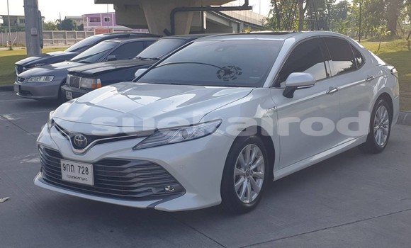 Buy Used Toyota Camry White Car in Bangkok in Bangkok