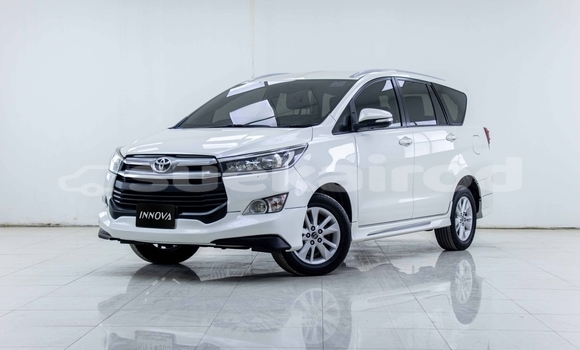 ซื้อ รถมือสอง Toyota Innova ขาว รถยนต์ ใน %{เมือง} ใน กรุงเทพมหานคร