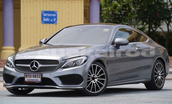 ซื้อ รถมือสอง Mercedes-Benz C250 coupe สีดำ รถยนต์ ใน %{เมือง} ใน กรุงเทพมหานคร