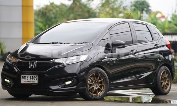 ซื้อ รถมือสอง Honda Jazz สีดำ รถยนต์ ใน %{เมือง} ใน กรุงเทพมหานคร
