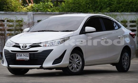 ซื้อ รถมือสอง Toyota Yaris ขาว รถยนต์ ใน %{เมือง} ใน กรุงเทพมหานคร