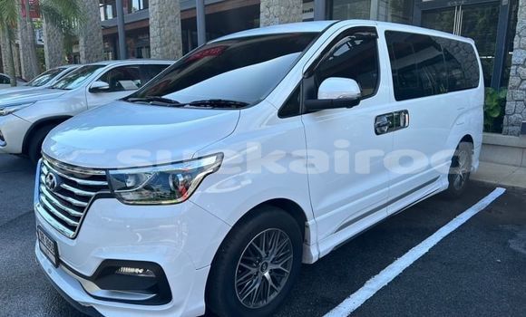 Buy Used Hyundai H1 White Car in Bangkok in Bangkok