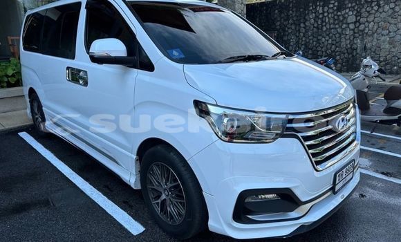 Buy Used Hyundai H1 White Car in Bangkok in Bangkok Buy Used Hyundai H1 White Car in Bangkok in Bangkok