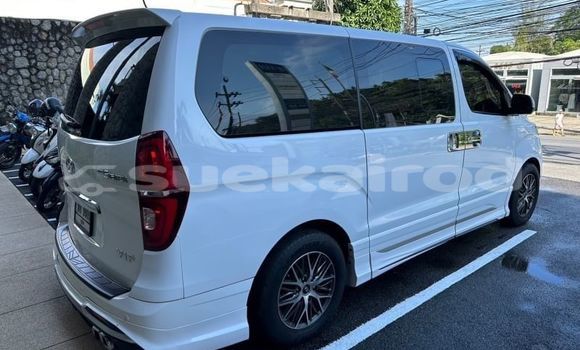 Buy Used Hyundai H1 White Car in Bangkok in Bangkok Buy Used Hyundai H1 White Car in Bangkok in Bangkok