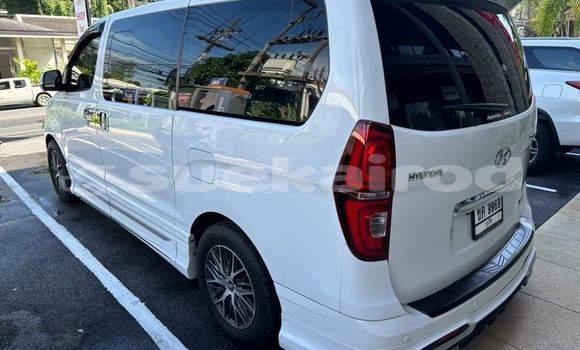 Buy Used Hyundai H1 White Car in Bangkok in Bangkok Buy Used Hyundai H1 White Car in Bangkok in Bangkok