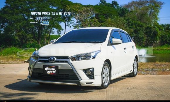 ซื้อ รถมือสอง Toyota Yaris Ativ ขาว รถยนต์ ใน %{เมือง} ใน กรุงเทพมหานคร