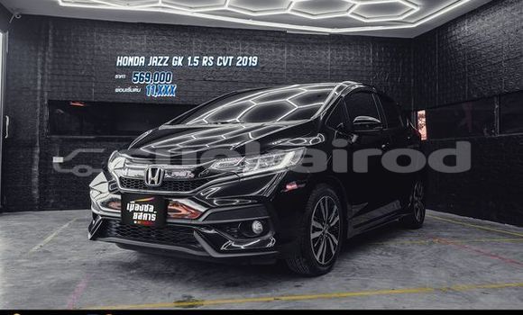 ซื้อ รถมือสอง Honda Jazz สีดำ รถยนต์ ใน %{เมือง} ใน กรุงเทพมหานคร