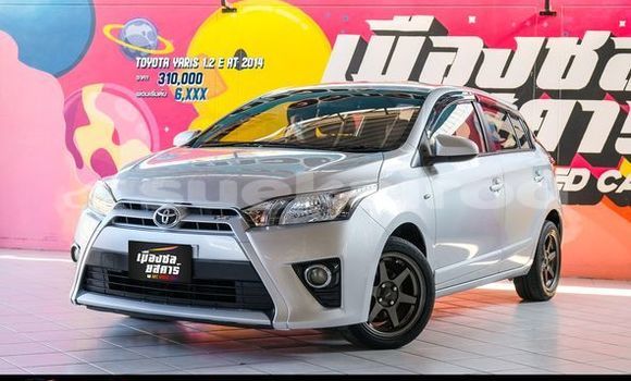 ซื้อ รถมือสอง Toyota Yaris เงิน รถยนต์ ใน %{เมือง} ใน กรุงเทพมหานคร