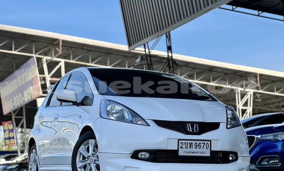 ซื้อ รถมือสอง Honda Jazz ขาว รถยนต์ ใน %{เมือง} ใน กรุงเทพมหานคร