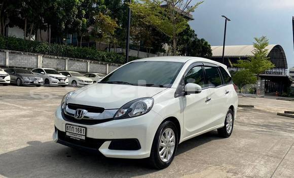 ซื้อ รถมือสอง Honda Mobilio ขาว รถยนต์ ใน %{เมือง} ใน กรุงเทพมหานคร
