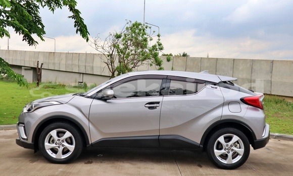 ซื้อ รถมือสอง Toyota C-HR เงิน รถยนต์ ใน %{เมือง} ใน กรุงเทพมหานคร ซื้อ รถมือสอง Toyota C-HR เงิน รถยนต์ ใน %{เมือง} ใน กรุงเทพมหานคร