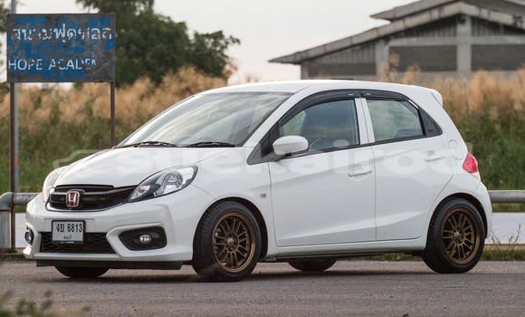 ซื้อ รถมือสอง Honda Brio ขาว รถยนต์ ใน %{เมือง} ใน กรุงเทพมหานคร